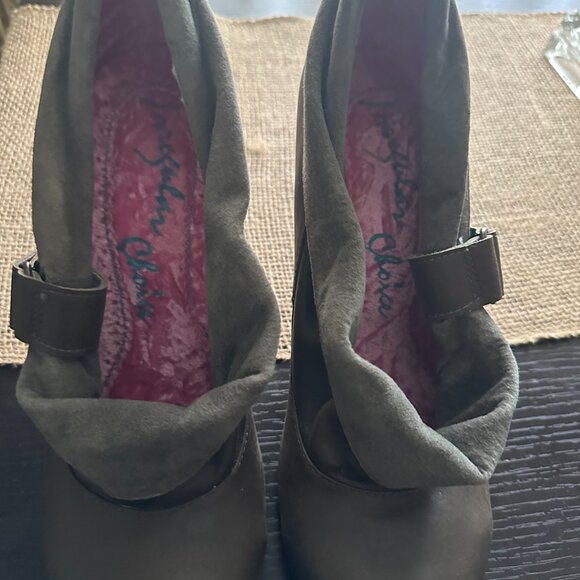 Shoes - Picture 4 of 4